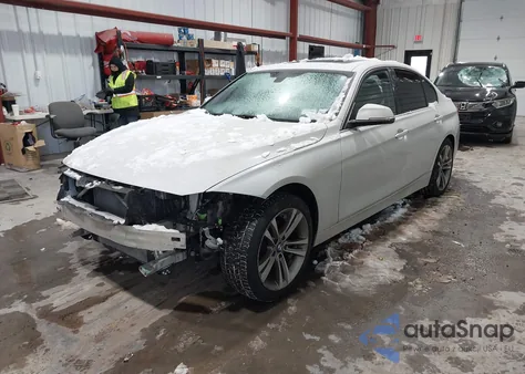 2017 BMW 330I z USA, uszkodzony, nr VIN WBA8B9C31HK885054